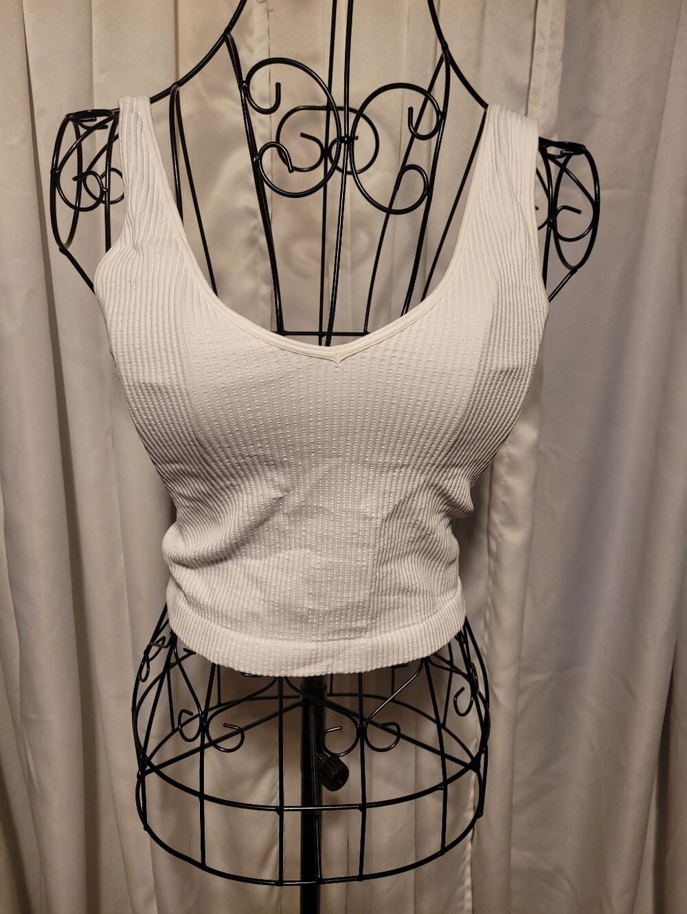 Vici White Ribbed Scoop Crop Tank